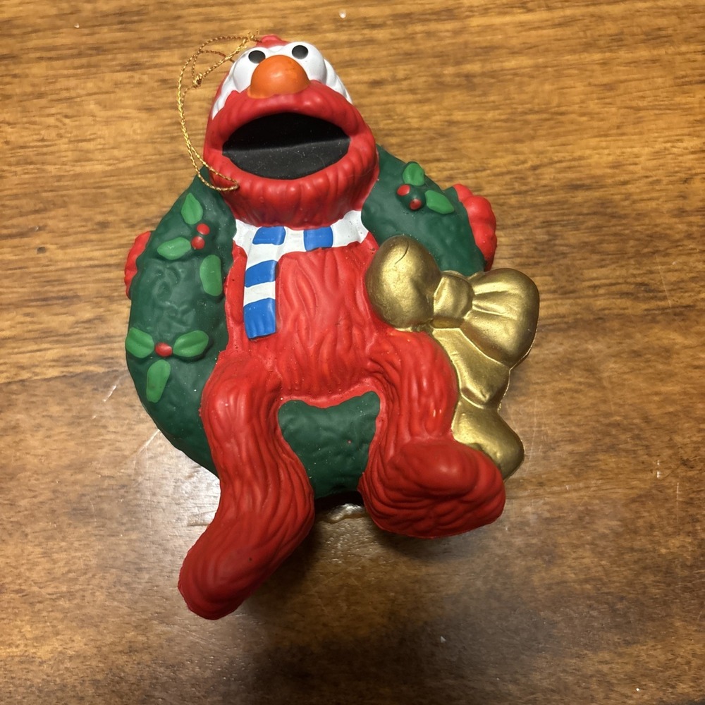Vintage 80's Elmo In A Santa Hat Floating in a Wreath Christmas Ornament - New